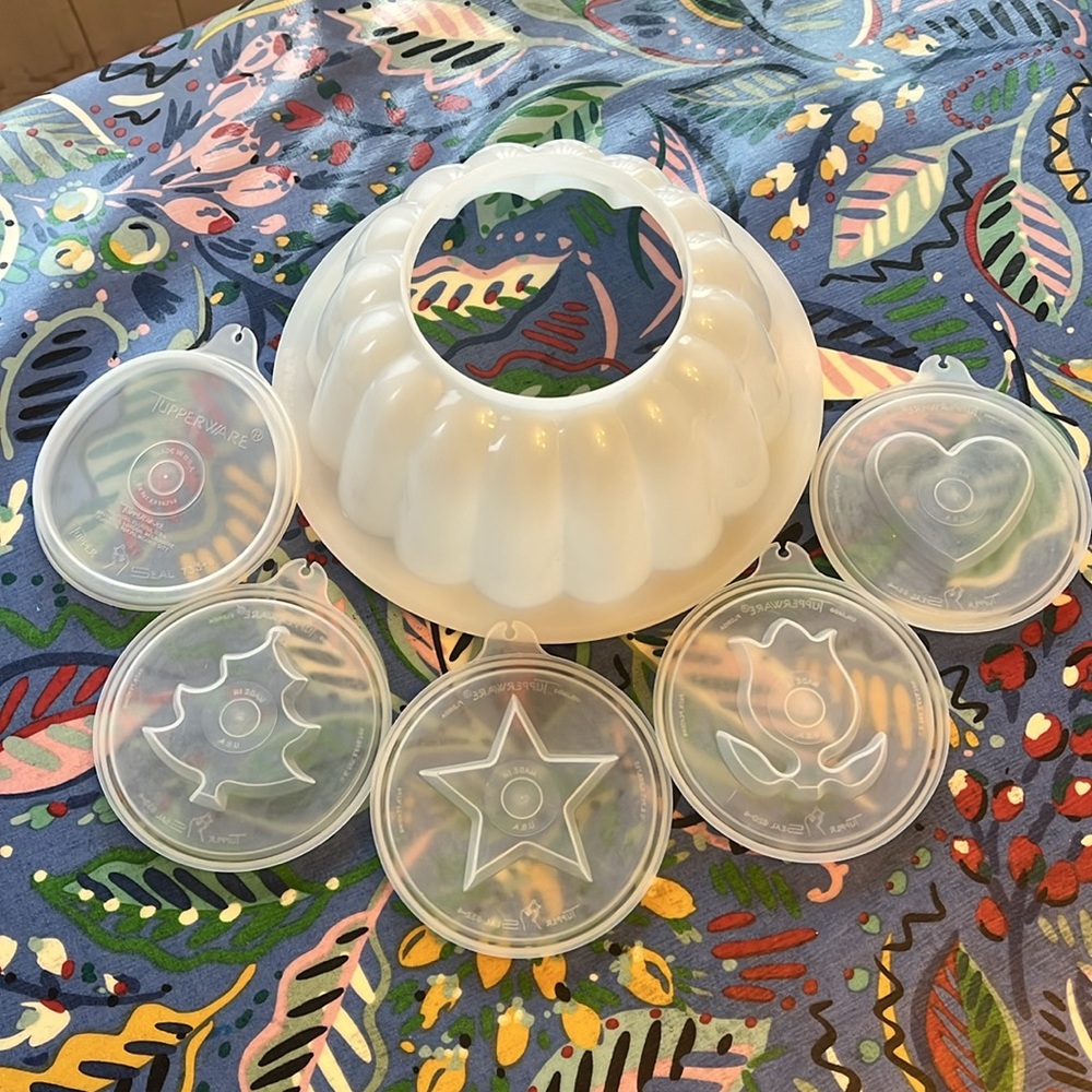 Vintage 70s Tupperware Holiday Jello Mold